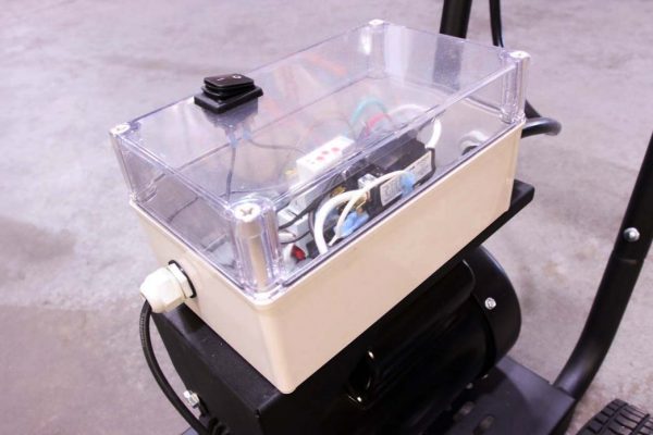 Pressure Washer - DIRECT DRIVE - 2000 PSI - 3.7 GPM - 600V - Image 4