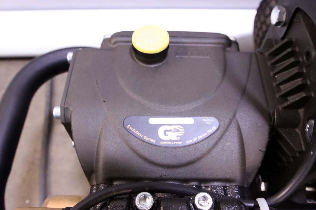 Pressure Washer - DIRECT DRIVE - 1000 PSI - 3 GPM - 120V - Image 3